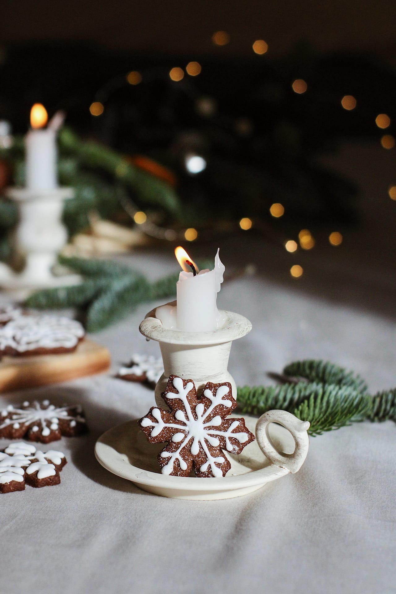 aitecch_design | virtual interior designer - Deck the Halls with These Festive Christmas Table Ideas